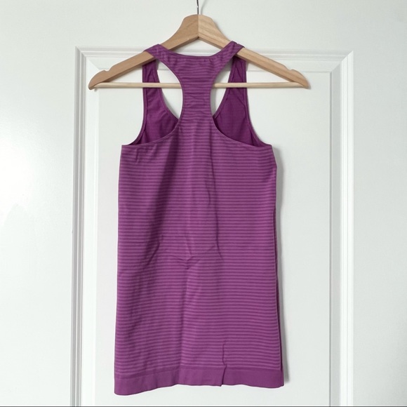 5/$35🍑 Like-New Under Armour Seamless Purple Mini-Stripe Workout Tank - Picture 3 of 5